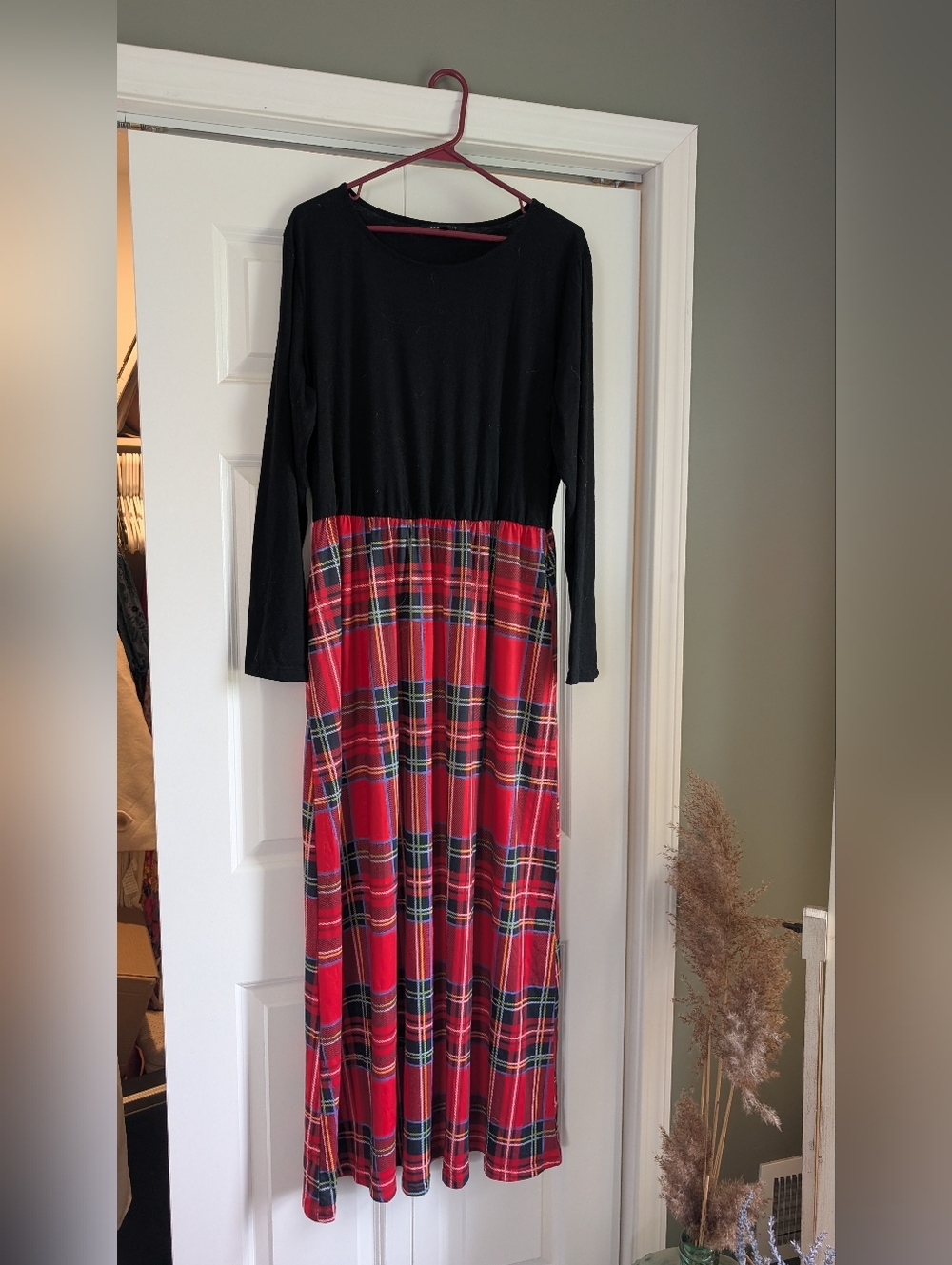 Black and Red Plaid Long Sleeve Maxi Dress